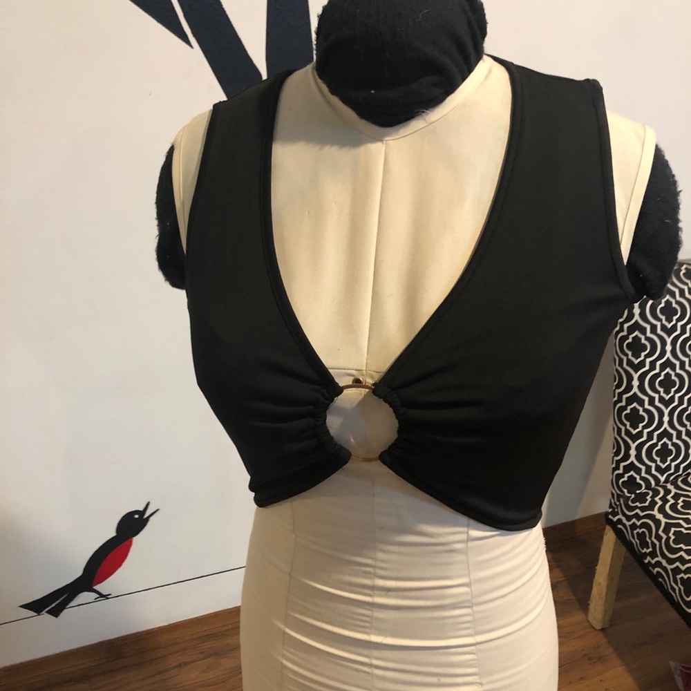 Black M sleeveless fitted top with metal circle center detail. No label.